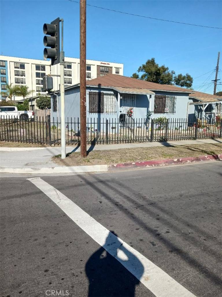 Inglewood, CA 90304,5155 W 104th ST