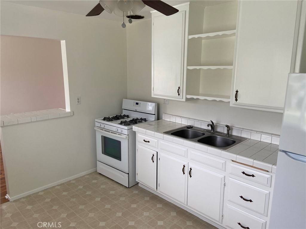 Redondo Beach, CA 90277,737 Carnelian ST