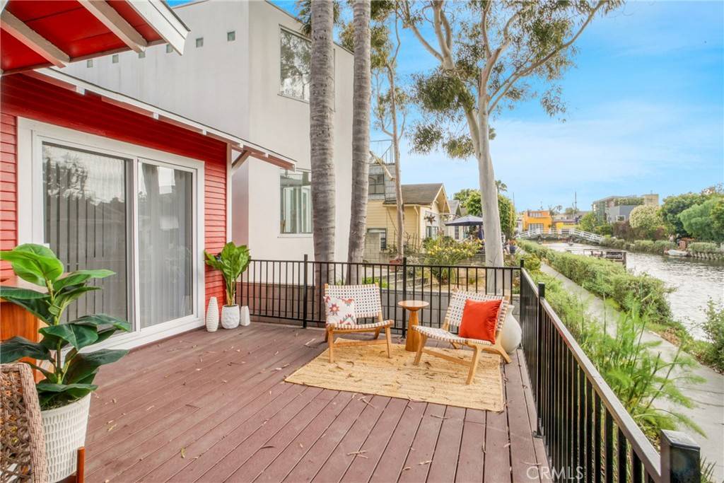 Venice, CA 90291,232 Howland Canal