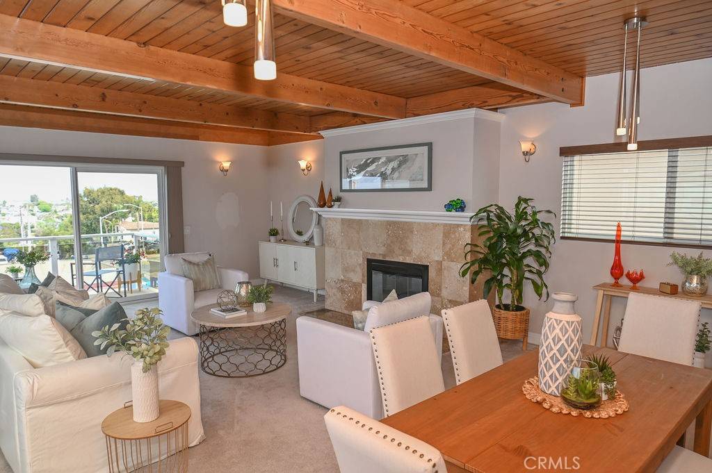 Manhattan Beach, CA 90266,204 Larsson ST