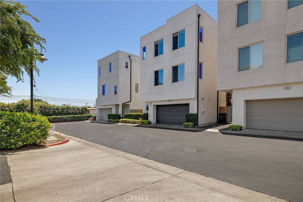 Hawthorne, CA 90250,5515 Palm DR