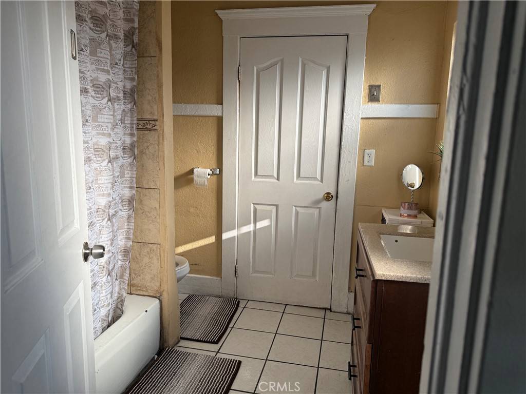 Los Angeles, CA 90003,112 W 62nd ST