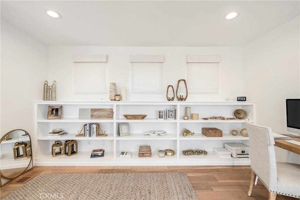 Hermosa Beach, CA 90254,652 10th ST