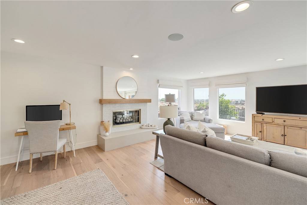 Hermosa Beach, CA 90254,652 10th ST