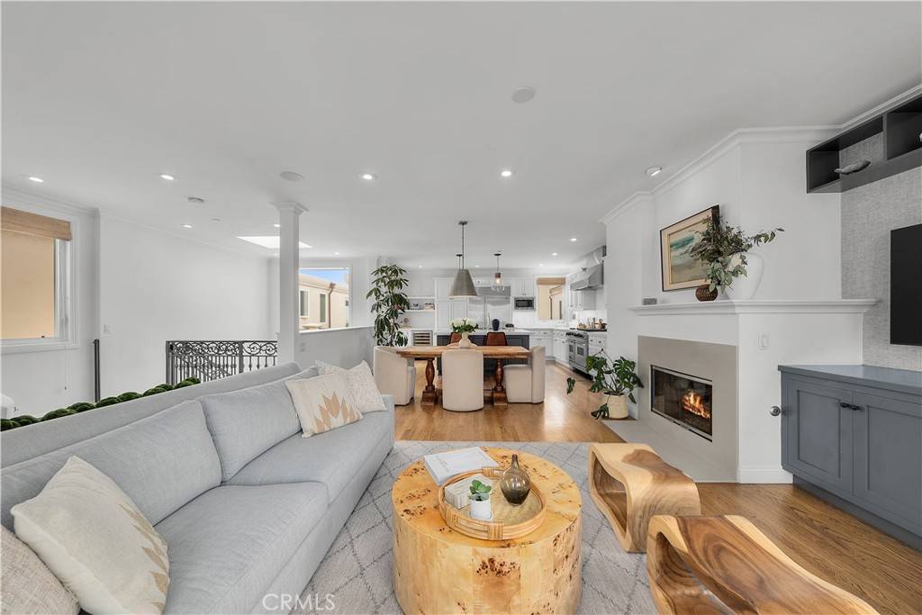 Manhattan Beach, CA 90266,807 Crest DR