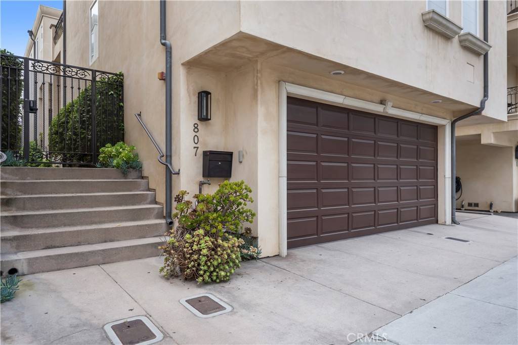 Manhattan Beach, CA 90266,807 Crest DR