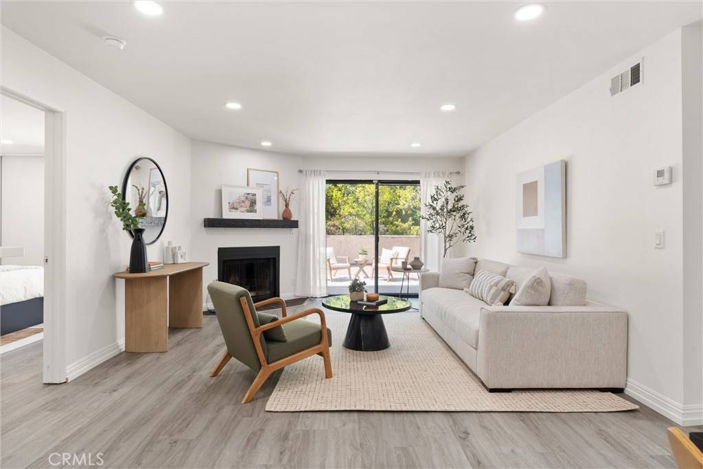 Los Angeles, CA 90042,4210 Via Arbolada #105