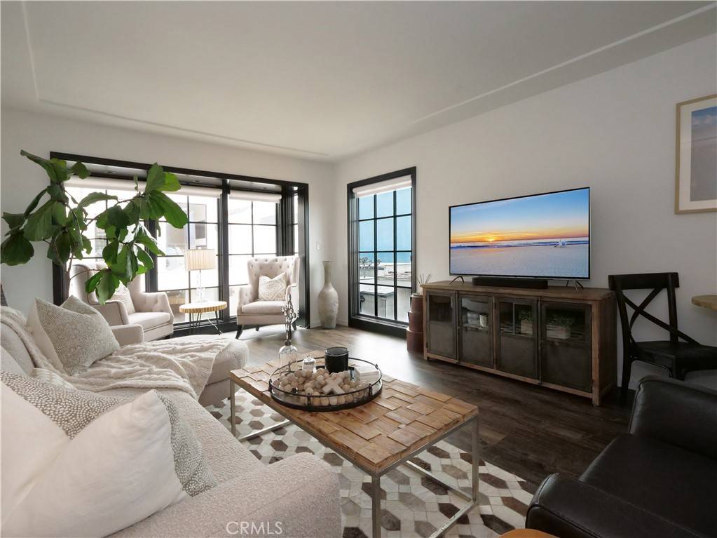 Manhattan Beach, CA 90266,229 Marine Place