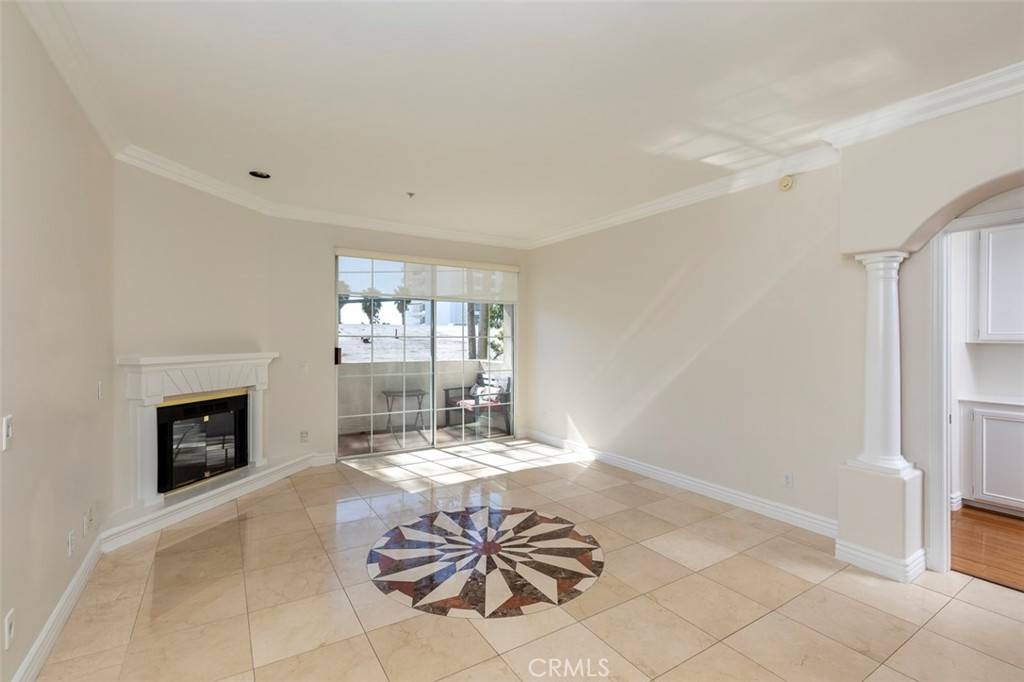 Los Angeles, CA 90046,7218 Hillside AVE #202