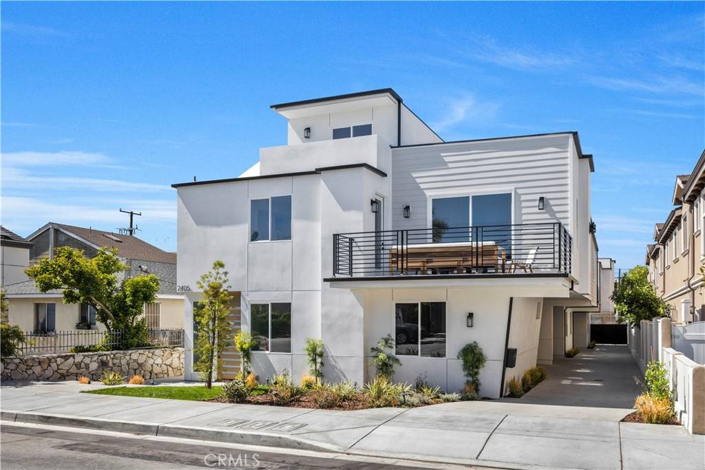 Redondo Beach, CA 90278,2405 Mathews AVE #B