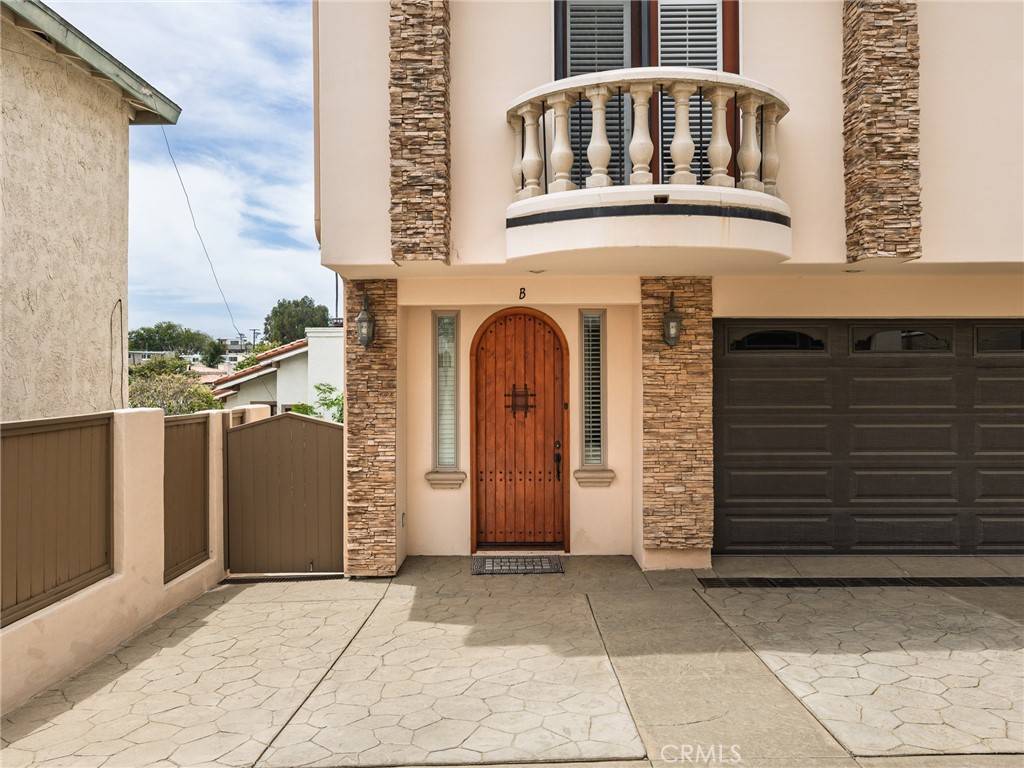 Redondo Beach, CA 90277,229 N Juanita AVE #B
