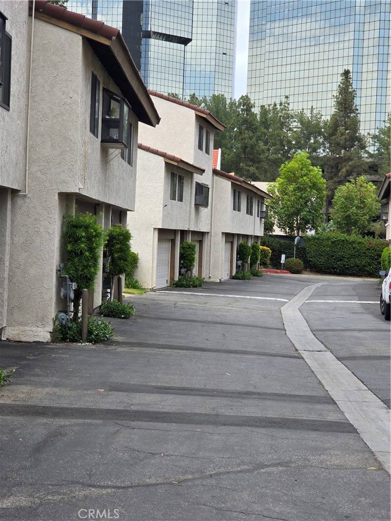 Woodland Hills, CA 91367,5800 Owensmouth AVE #21