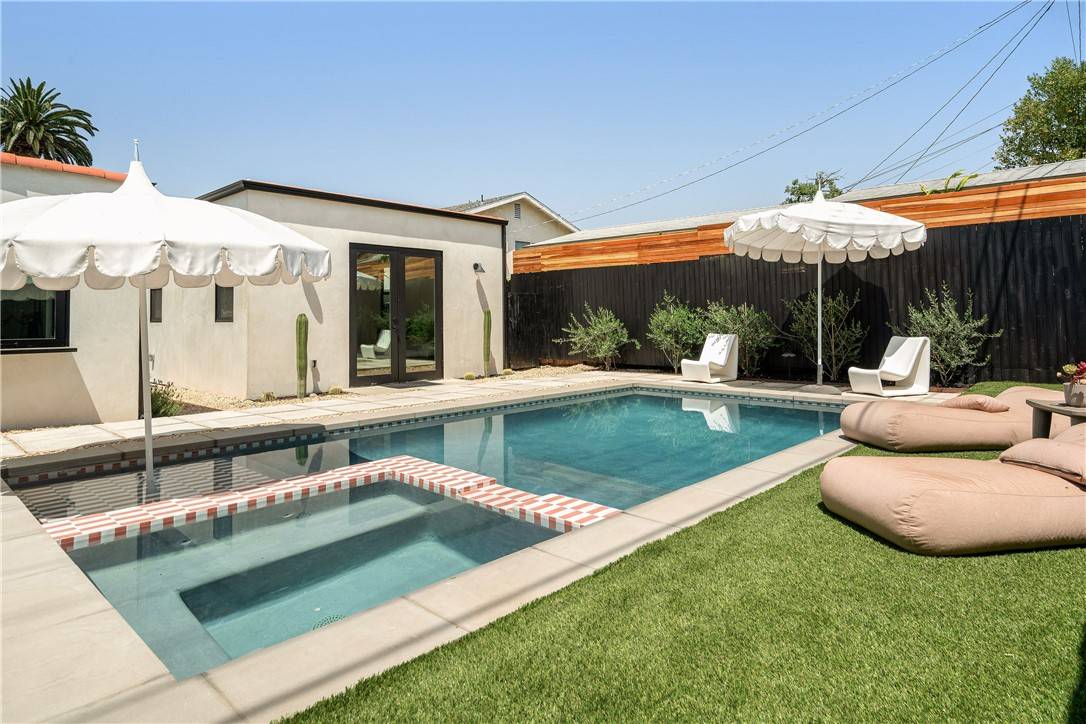 Los Angeles, CA 90039,3923 Revere AVE