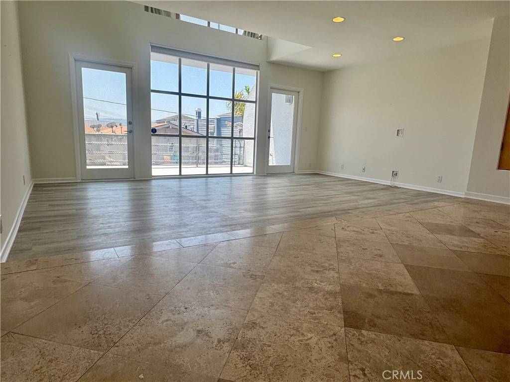 Hermosa Beach, CA 90254,715 3rd ST