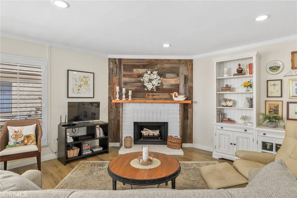 Signal Hill, CA 90755,2722 E 20th ST #202