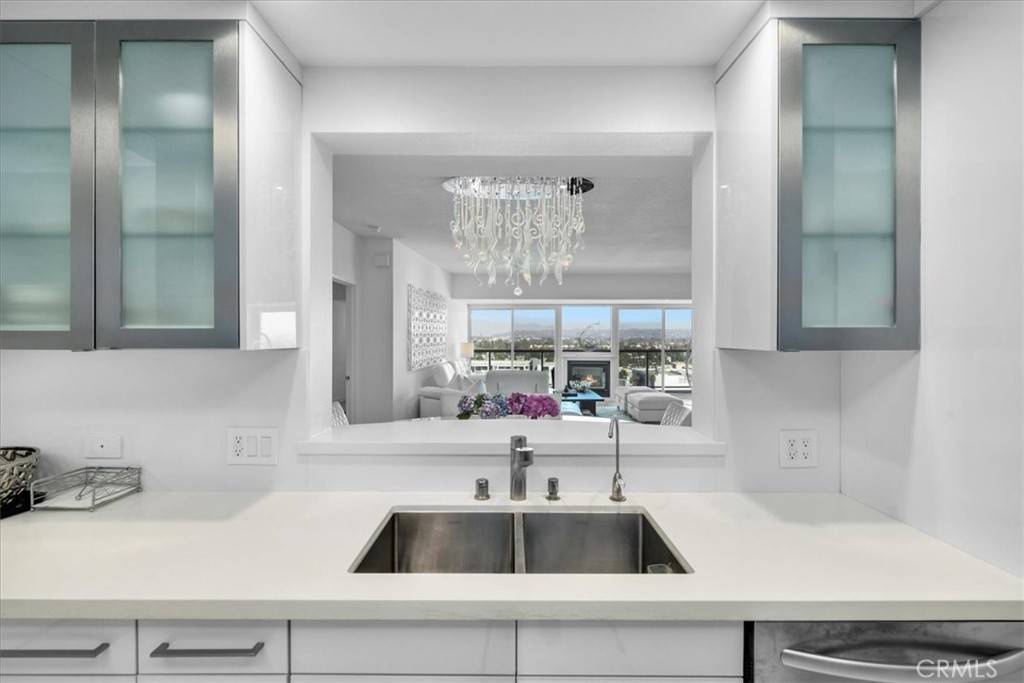 Marina Del Rey, CA 90292,13600 Marina Pointe Dr. #1205