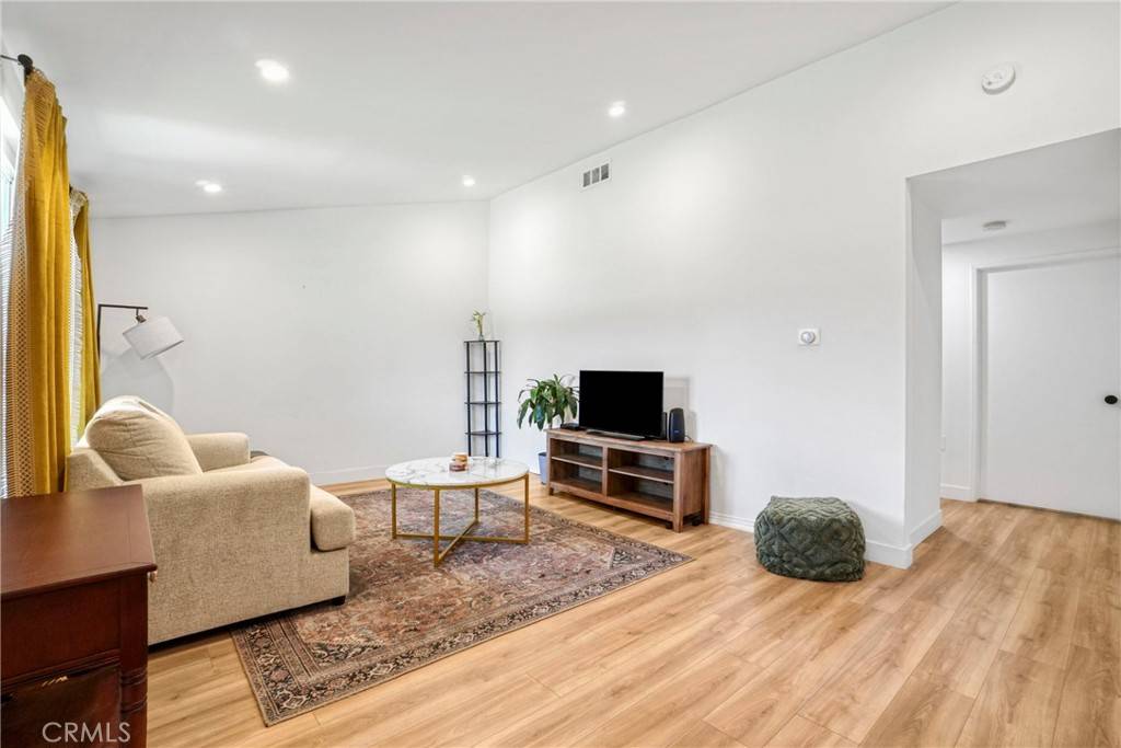 Newhall, CA 91321,19118 Avenue Of The Oaks #B