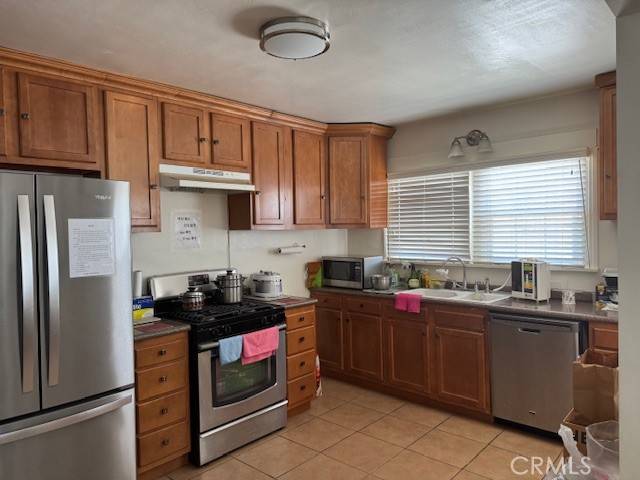 Los Angeles, CA 90004,242 N St Andrews Pl