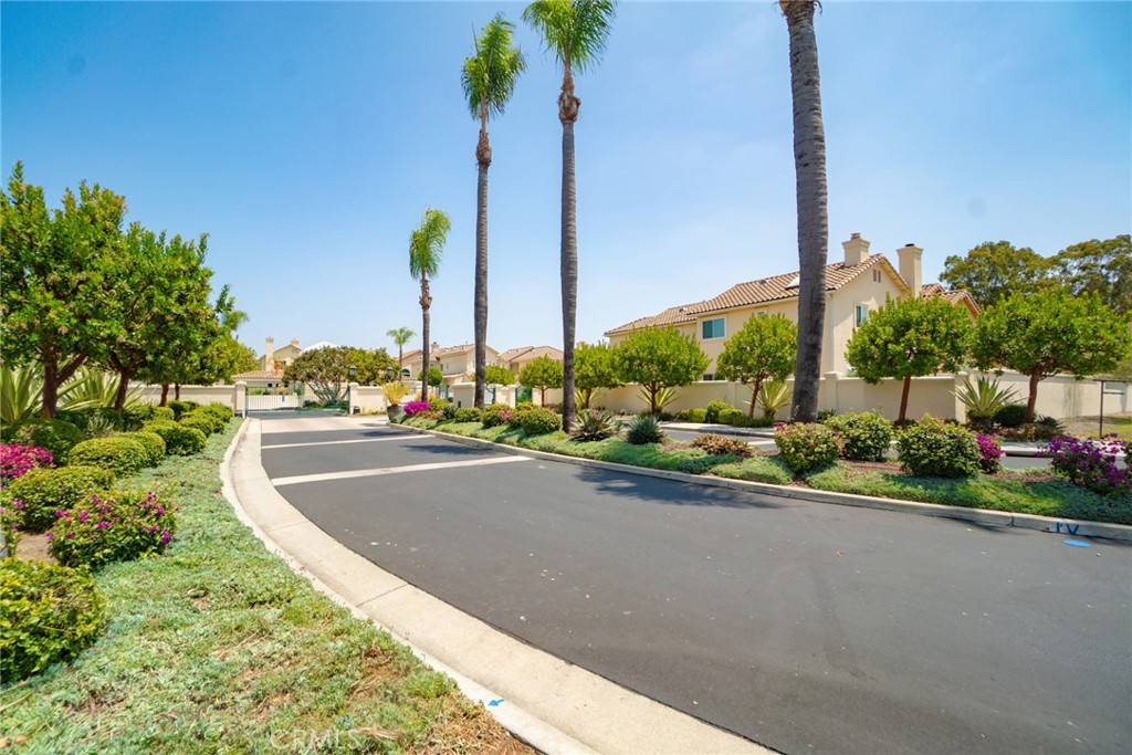 Torrance, CA 90503,2562 Woodbury DR