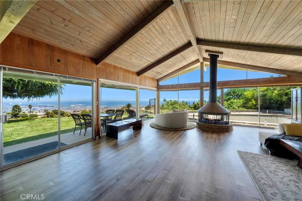 Rancho Palos Verdes, CA 90275,3111 Deluna DR