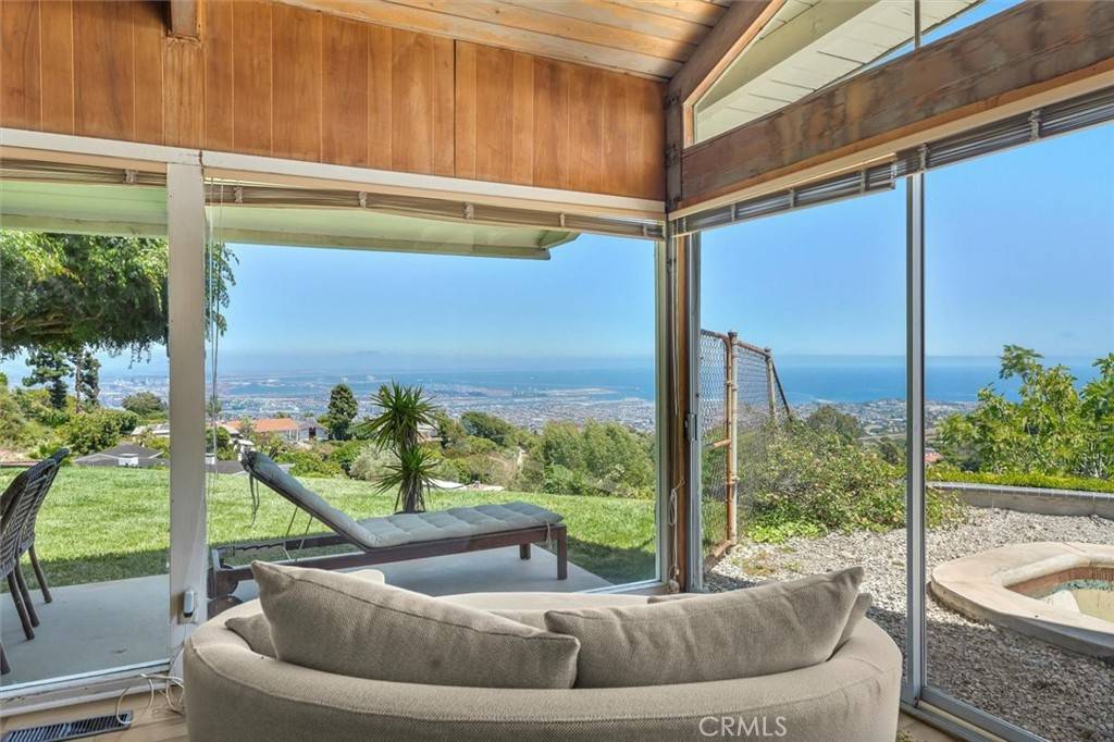 Rancho Palos Verdes, CA 90275,3111 Deluna DR