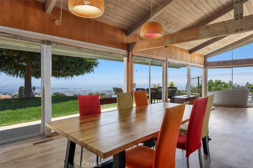 Rancho Palos Verdes, CA 90275,3111 Deluna DR