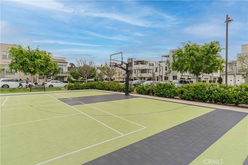 Hawthorne, CA 90250,5439 Strand #102