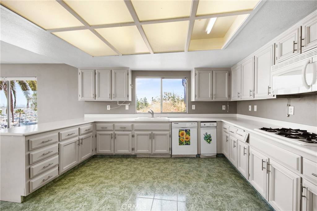 San Pedro, CA 90731,2222 S Mesa ST #8