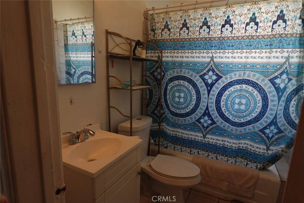 Compton, CA 90220,533 W Almond ST