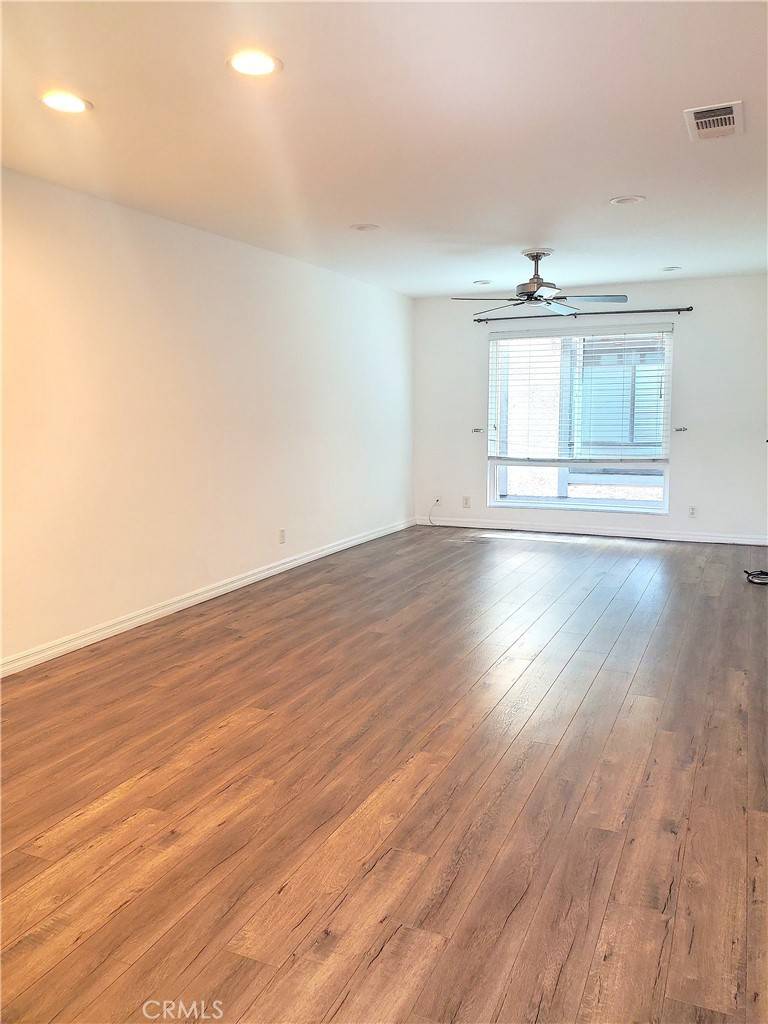 Lawndale, CA 90260,4176 W 147th ST #404