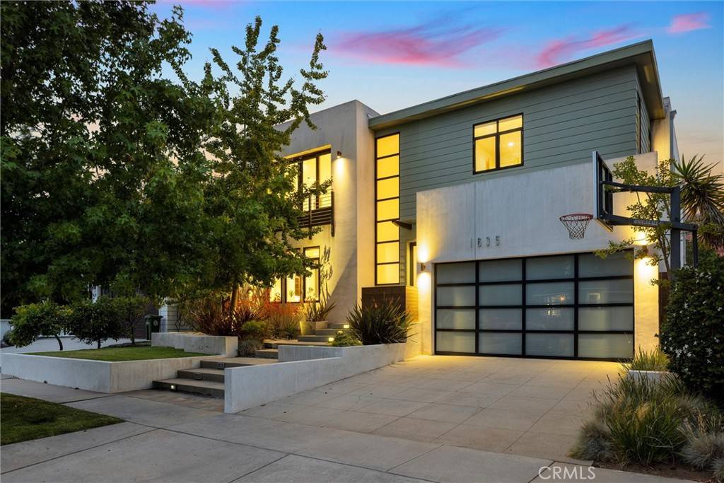 Manhattan Beach, CA 90266,1635 19th ST