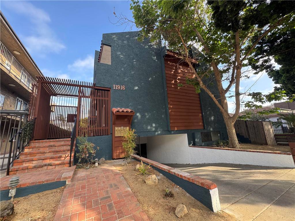 Los Angeles, CA 90066,11916 Venice Blvd #4