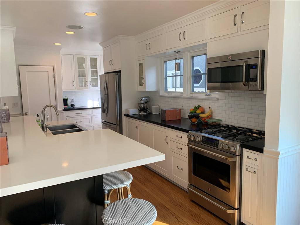 Manhattan Beach, CA 90266,529 21st ST
