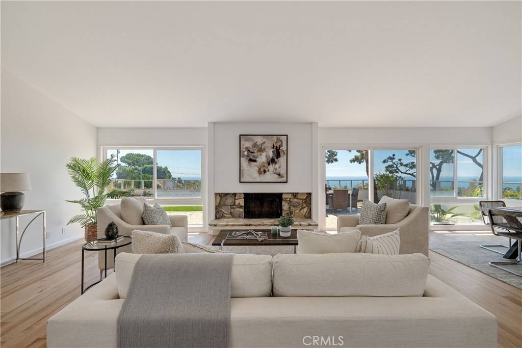 Rancho Palos Verdes, CA 90275,28717 Trailriders DR
