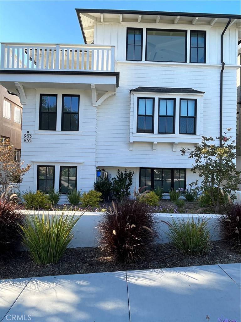 Hermosa Beach, CA 90254,933 15th ST