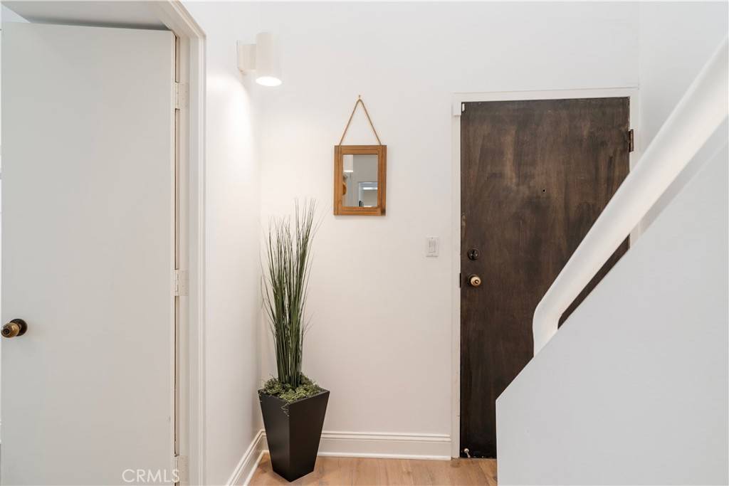 Los Angeles, CA 90025,1401 Camden AVE #2