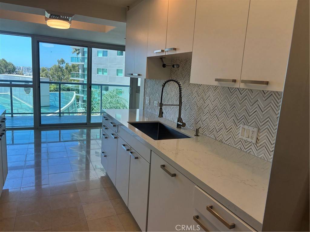 Marina Del Rey, CA 90292,13600 Marina Pointe DR #501