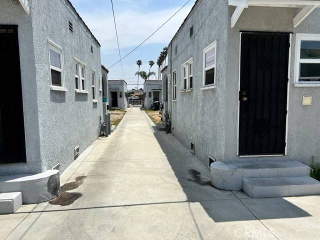 Los Angeles, CA 90043,6333 8th AVE