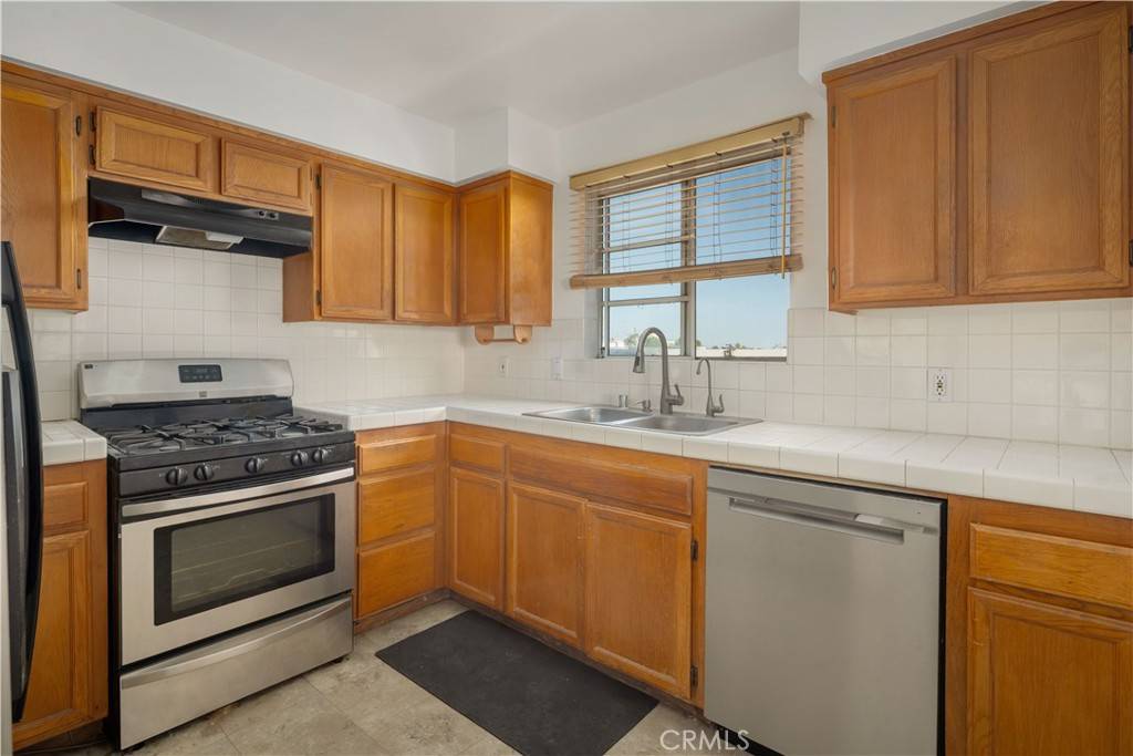 Los Angeles, CA 90066,12311 Pacific AVE #3