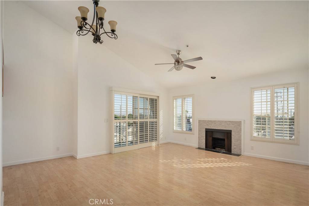 Los Angeles, CA 90066,12311 Pacific AVE #3