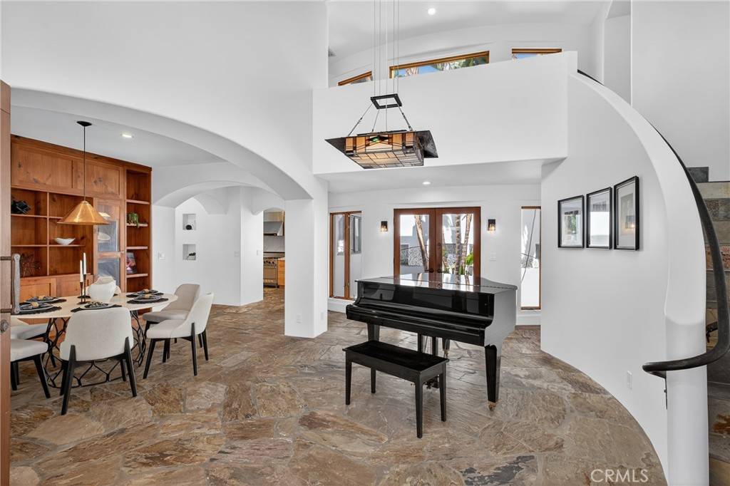 Manhattan Beach, CA 90266,1725 N Poinsettia Avenue