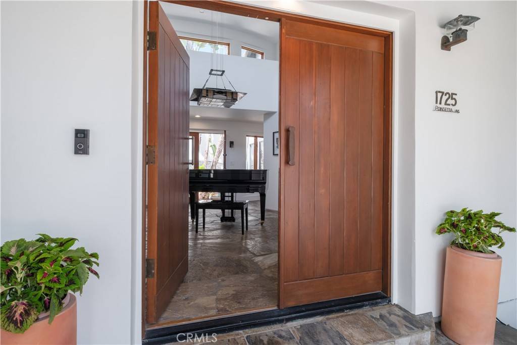 Manhattan Beach, CA 90266,1725 N Poinsettia Avenue