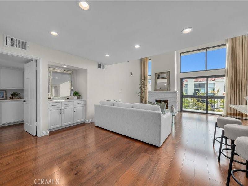 Playa Del Rey, CA 90293,8180 Manitoba ST #360