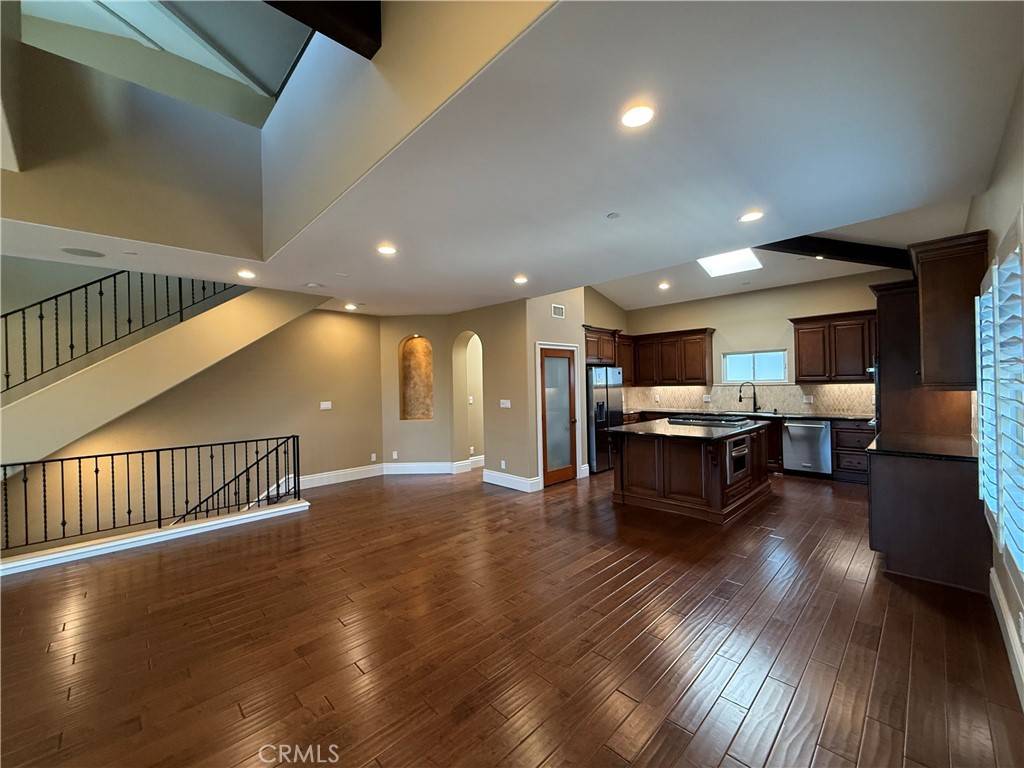 Manhattan Beach, CA 90266,1623 Artesia BLVD #B