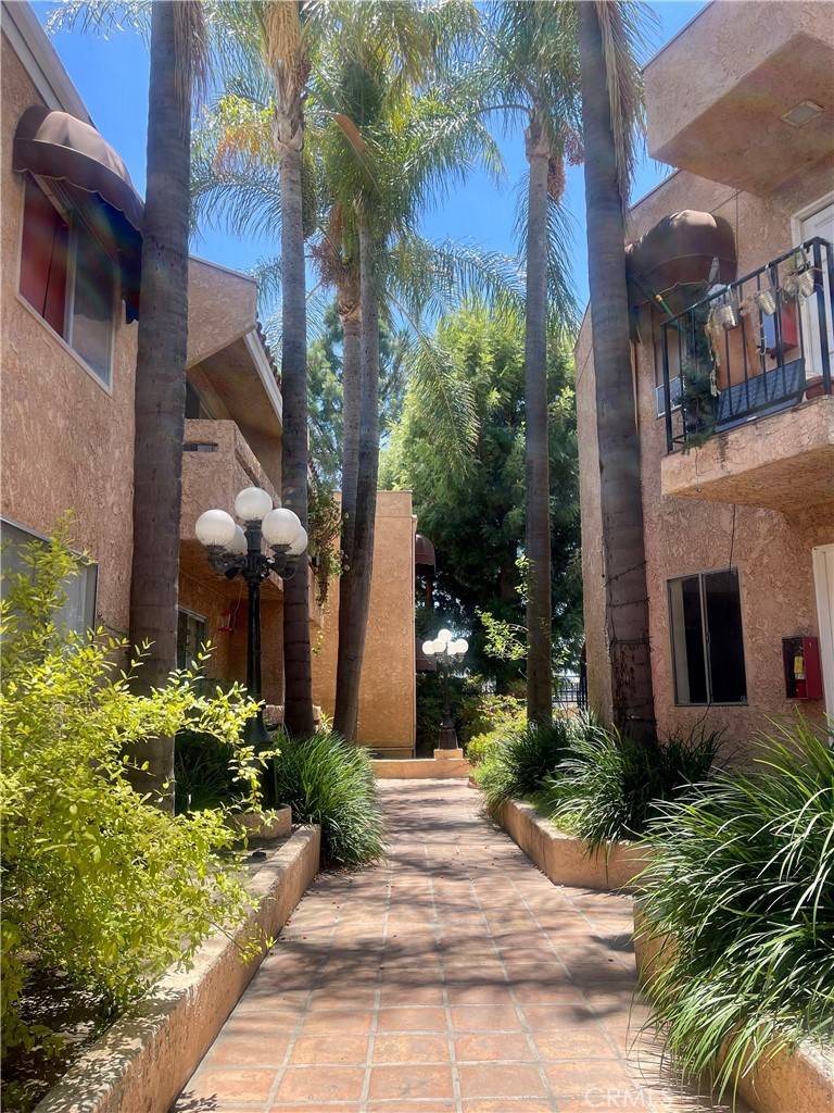 Van Nuys, CA 91406,8020 Langdon AVE #208