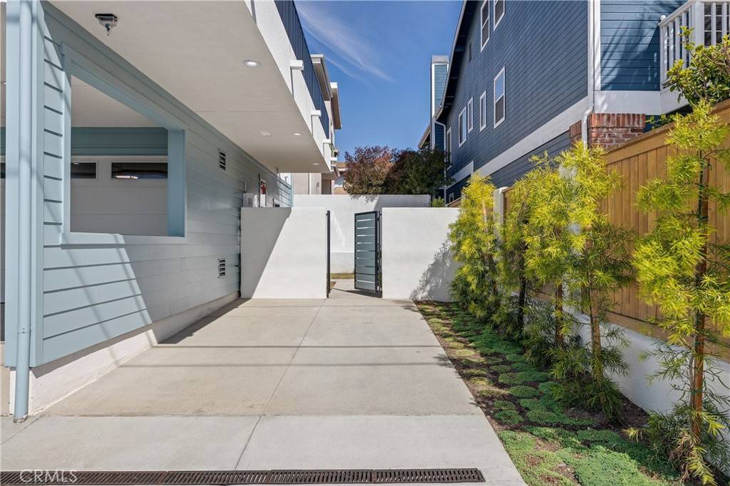 Redondo Beach, CA 90278,1708 Blossom LN