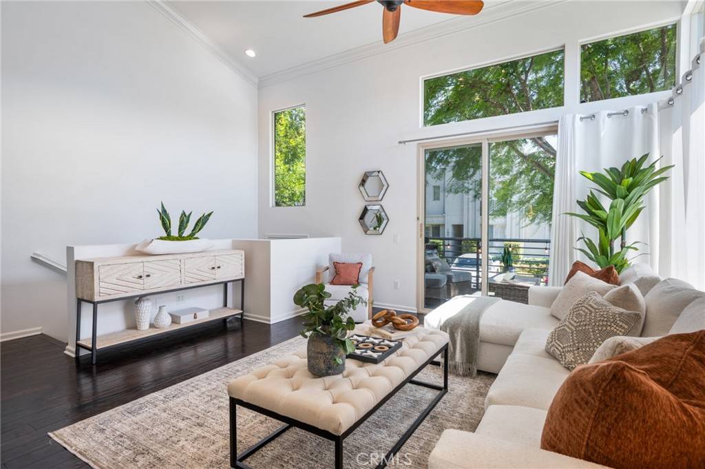 Hawthorne, CA 90250,5547 Strand #101