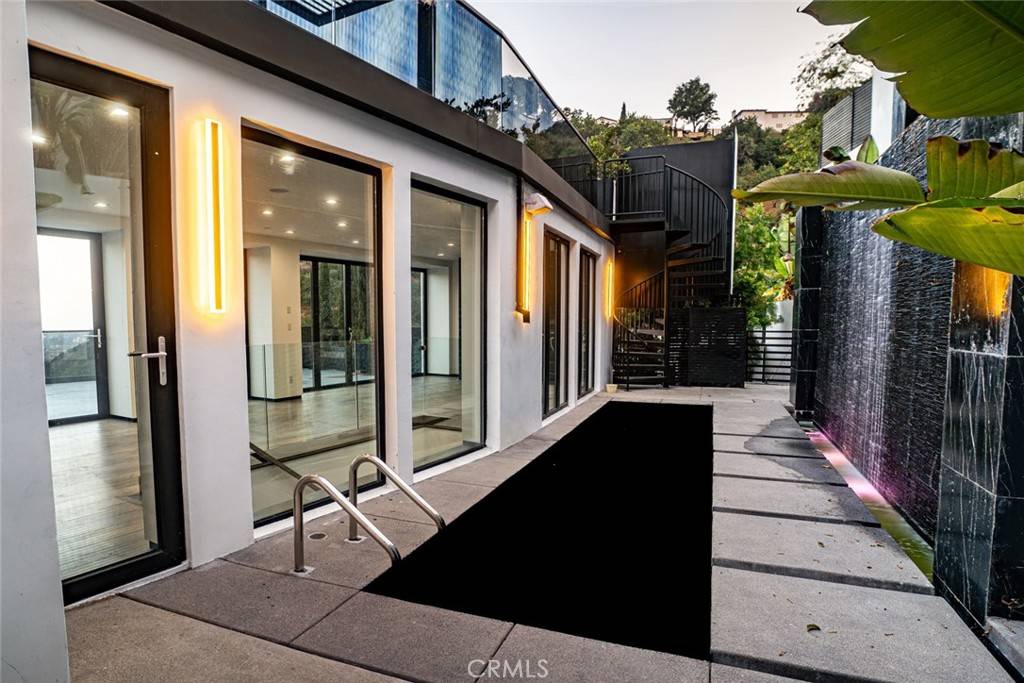 Los Angeles, CA 90046,8148 Gould AVE
