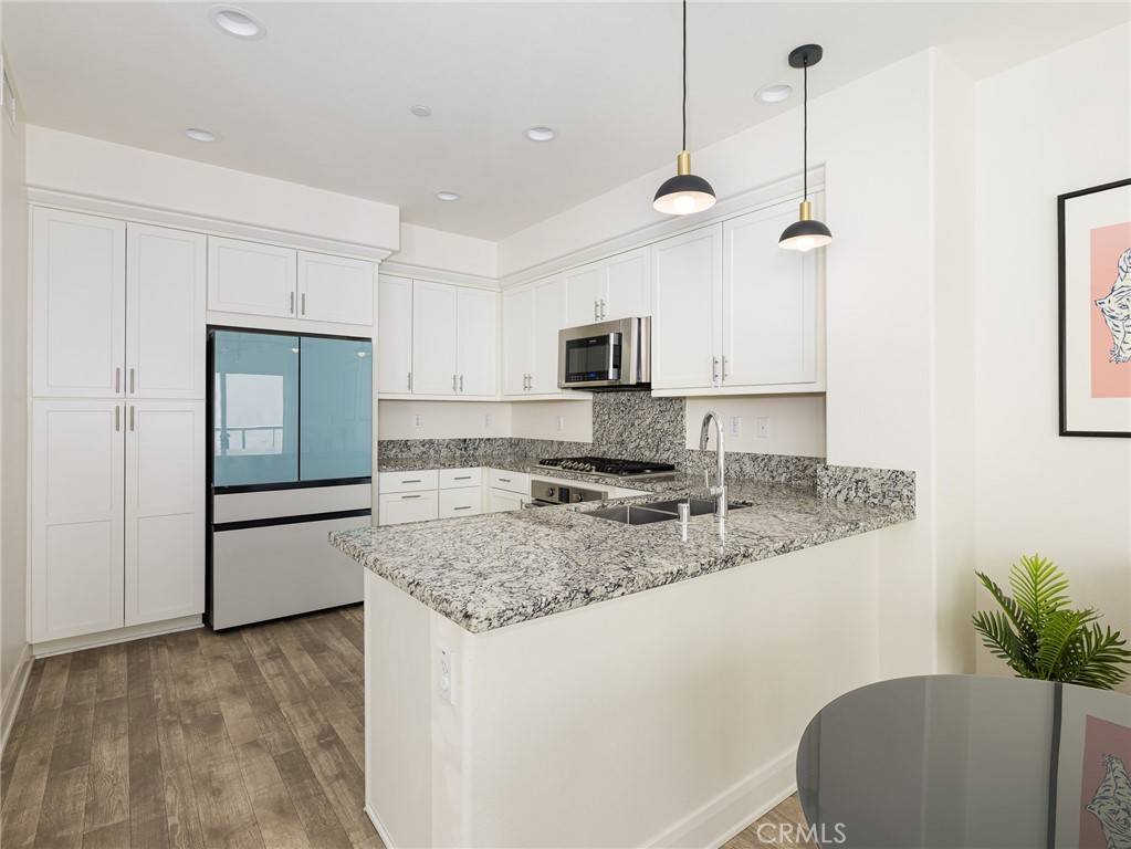 El Segundo, CA 90245,574 E Imperial AVE