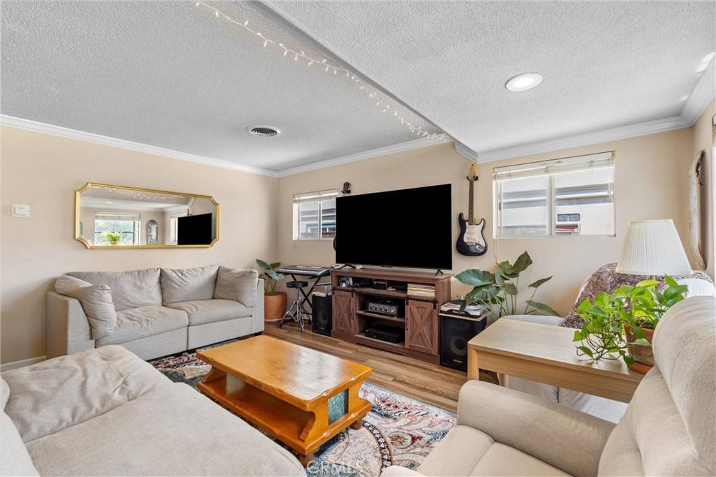 Redondo Beach, CA 90278,2121 Marshallfield LN